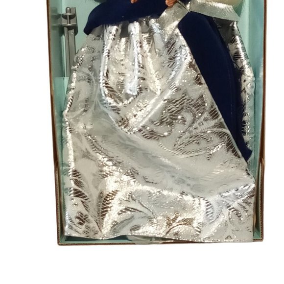 Winter Velvet Barbie #15571 AVON Blue/Silver Gown Vintage 1995 NRFB MINT - Picture 3 of 11